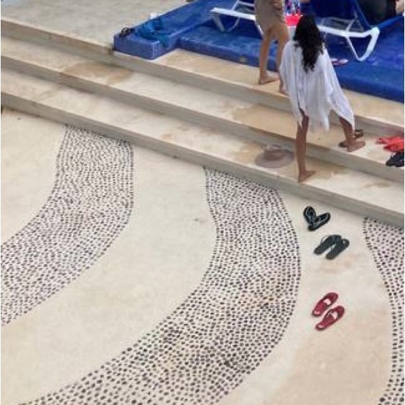 Meet your Posher, Sl - Picture 1 of 1